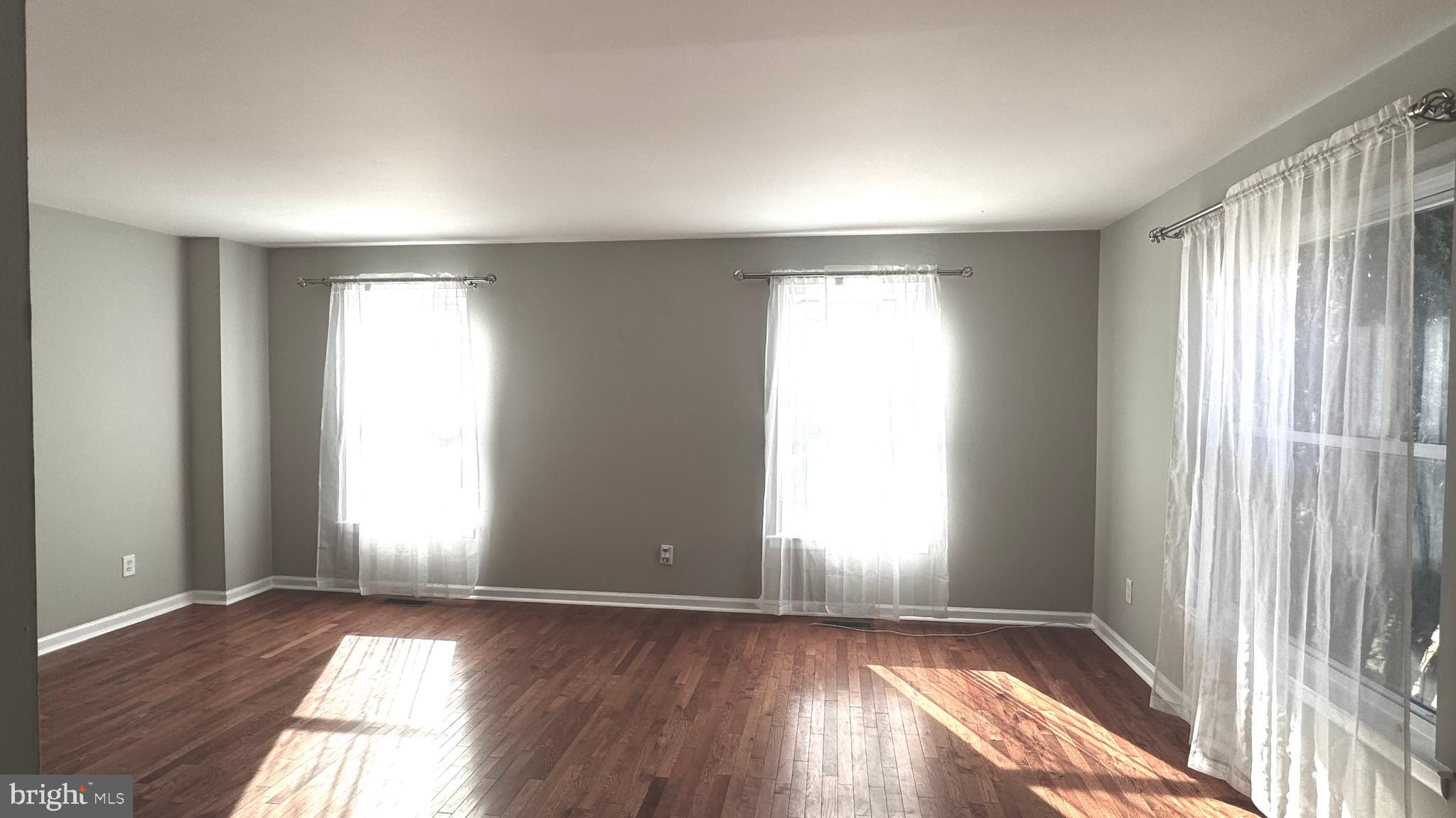 121 Rennard Place Philadelphia, PA 19116 - Photo 2 of 23