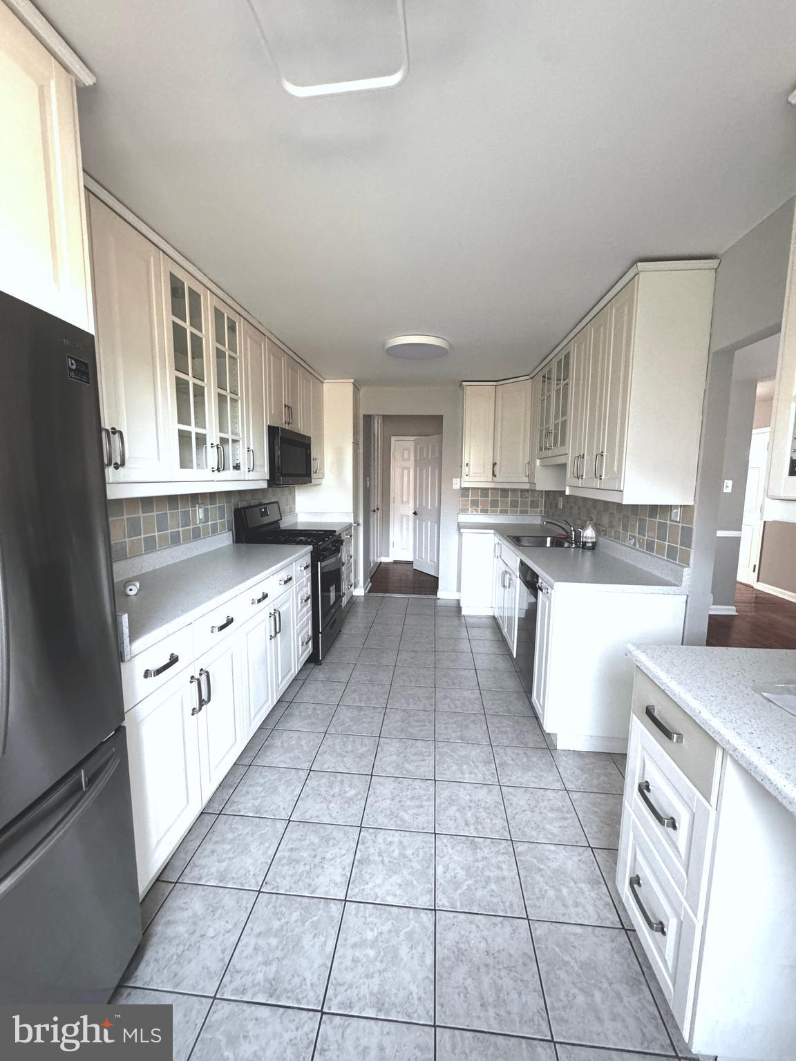 121 Rennard Place Philadelphia, PA 19116 - Photo 5 of 23