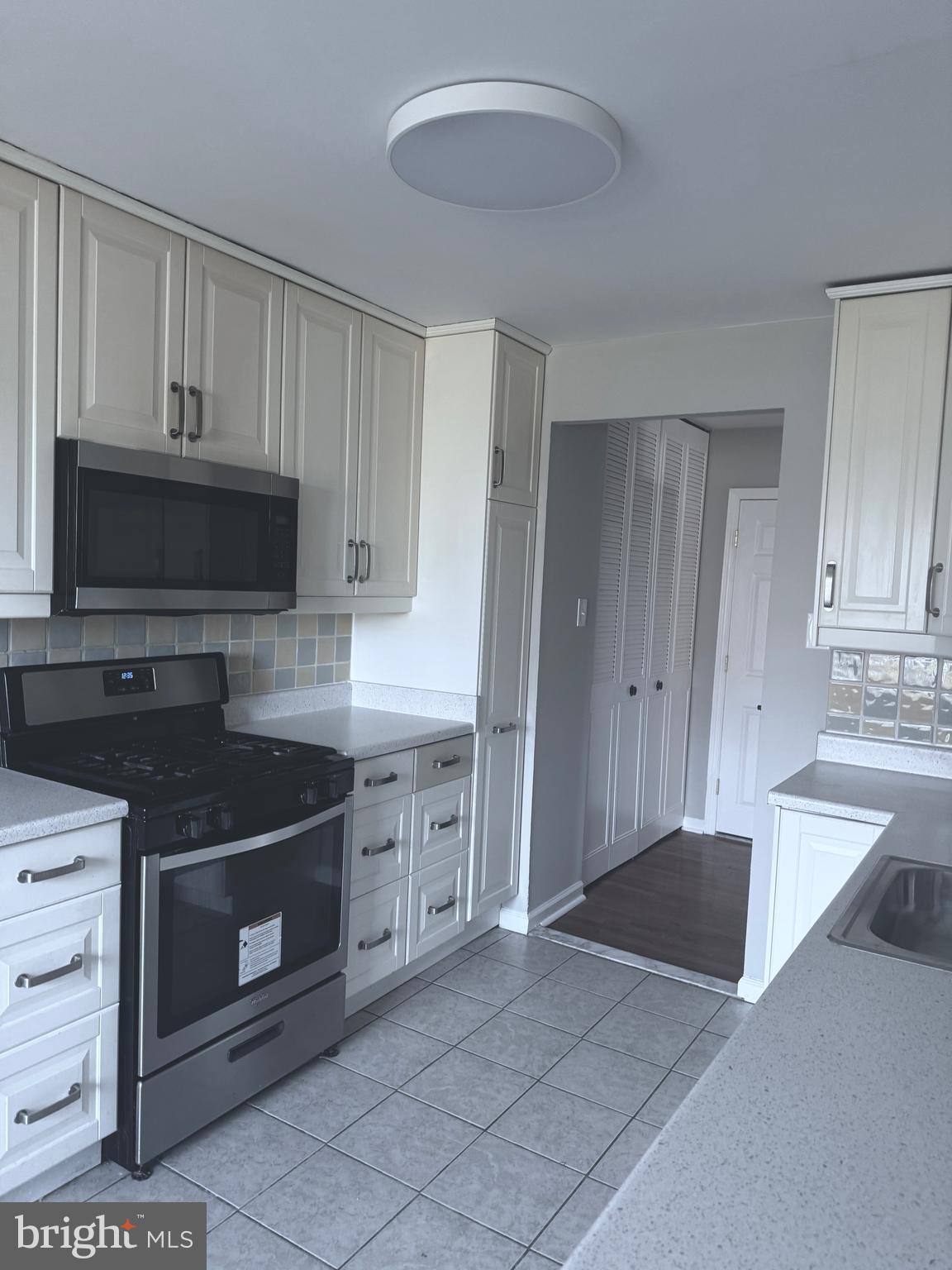 121 Rennard Place Philadelphia, PA 19116 - Photo 8 of 23