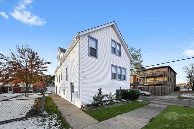 $1,700 | 2334 North 74th Avenue, Unit 2, Elmwood Park, IL 60707