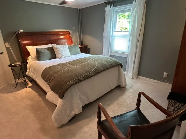 $2,500 | 51 Spruce Street, Manchester, VT 05255