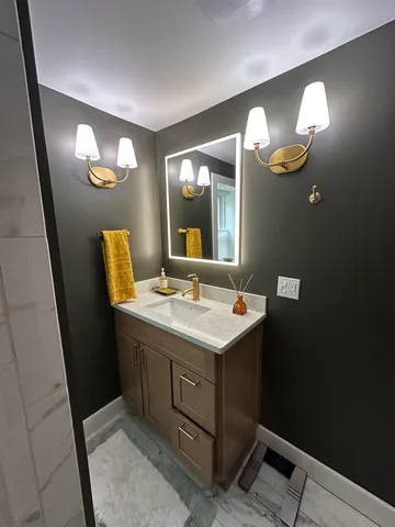 $2,500 | 51 Spruce Street, Manchester, VT 05255