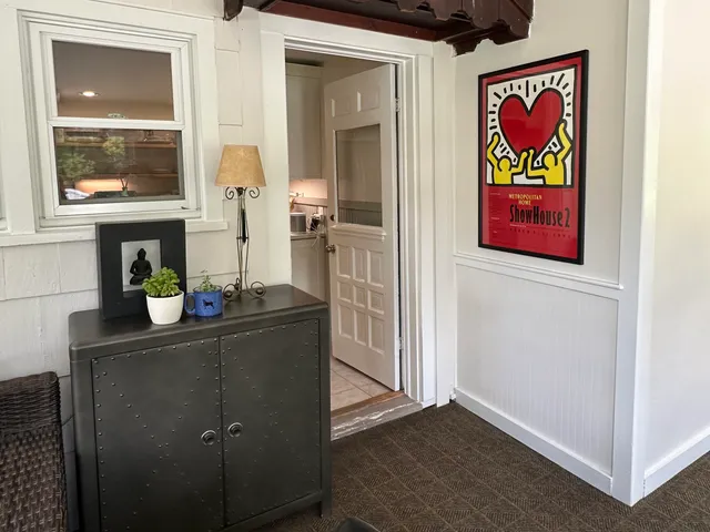 $2,500 | 51 Spruce Street, Manchester, VT 05255