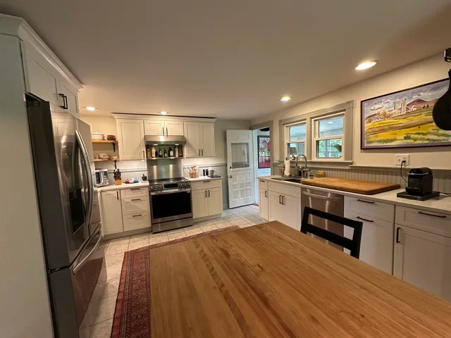 $2,500 | 51 Spruce Street, Manchester, VT 05255