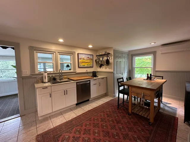 $2,500 | 51 Spruce Street, Manchester, VT 05255