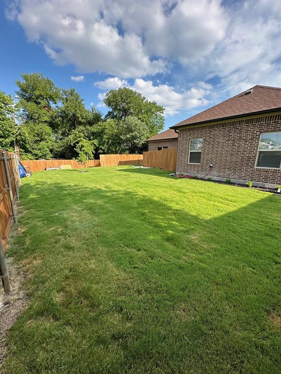 8912 Holt Street Lakeside, TX 76135 - Photo 31 of 39 a backyard of a house with lots of green space
