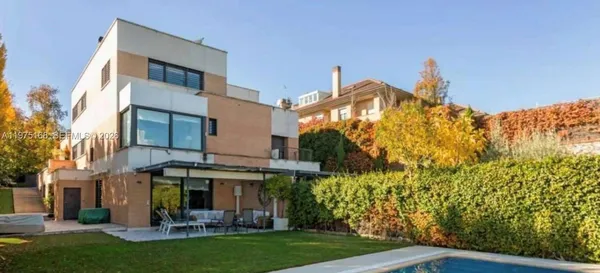 $2,400 | 6733 Northwest 2nd Court, Miami, FL 33150