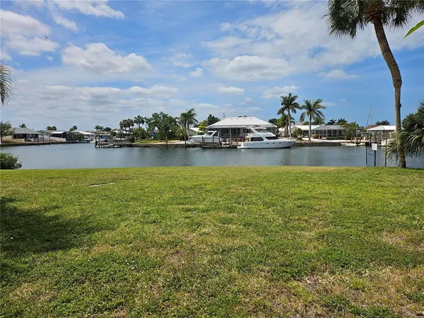 $269,999 | 1028 Apollo Beach Boulevard, Unit 19, Apollo Beach, FL 33572