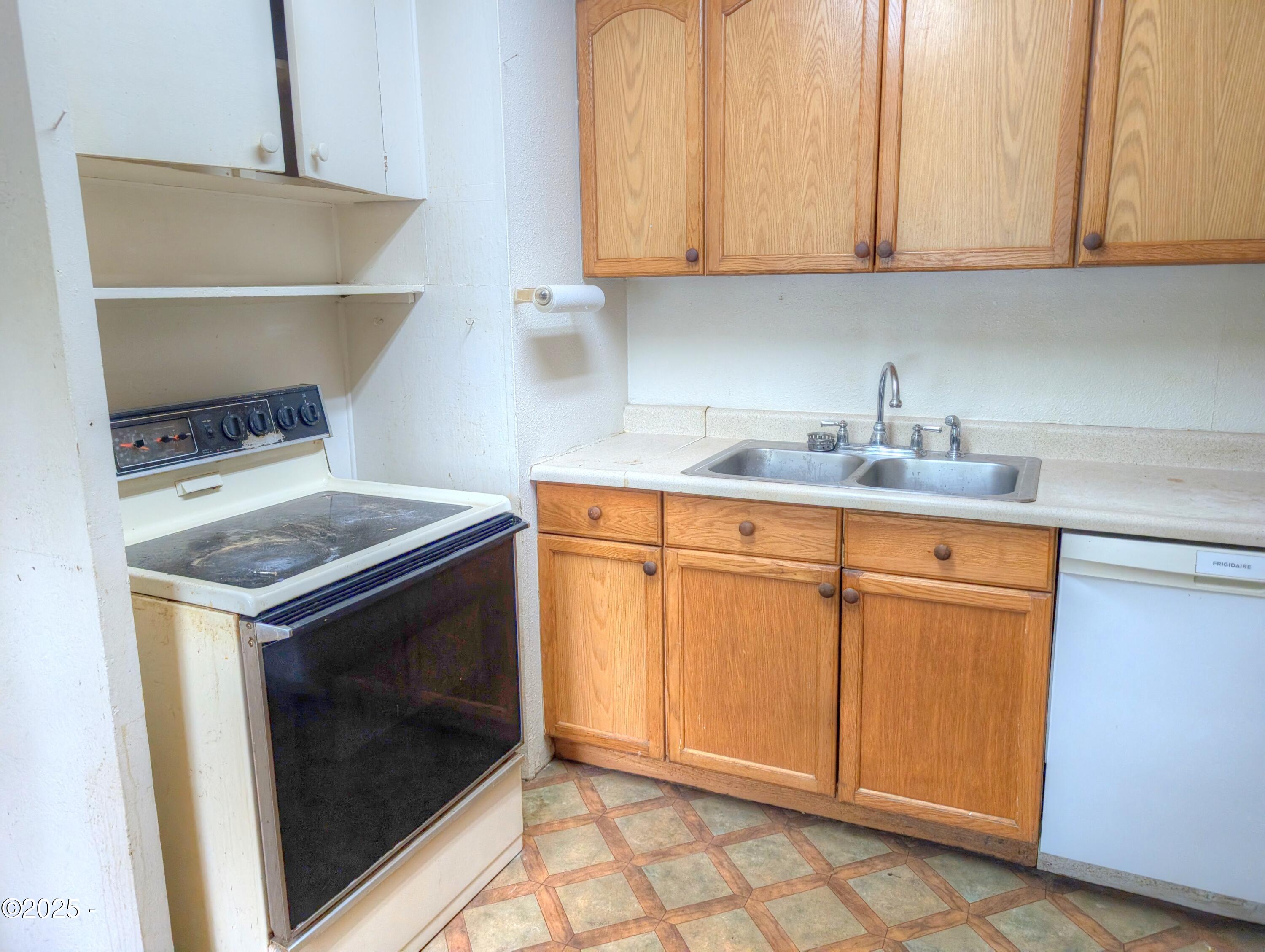 1601 Moonshine Park Road Logsden, OR 97357 - Photo 6 of 18 Kitchen.