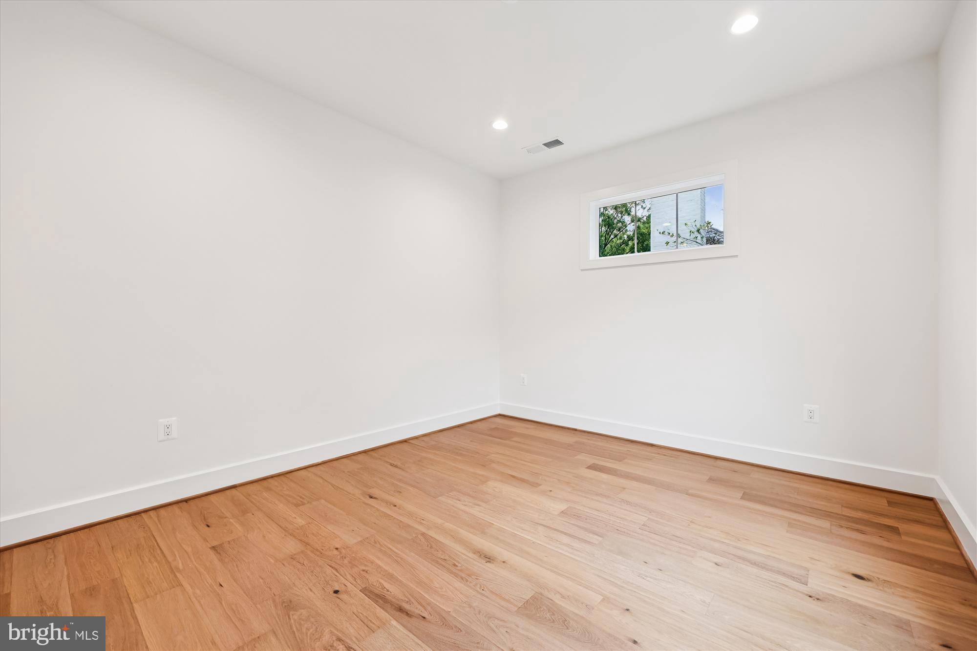 5605 Glenwood Road Bethesda, MD 20817 - Photo 33 of 57 Bedroom
