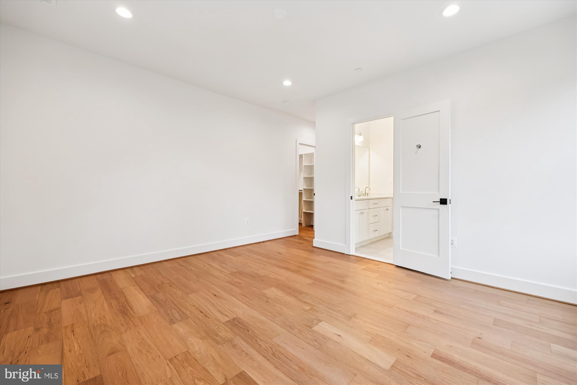 5605 Glenwood Road Bethesda, MD 20817 - Photo 38 of 57 a view of an empty room