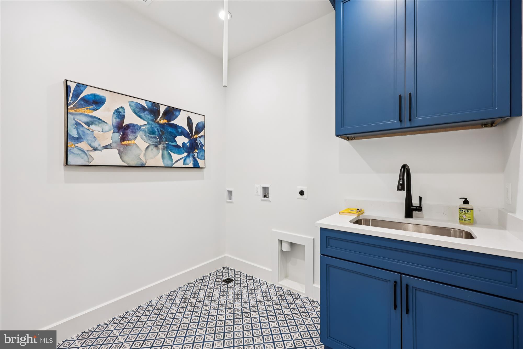 5605 Glenwood Road Bethesda, MD 20817 - Photo 44 of 57 Laundry