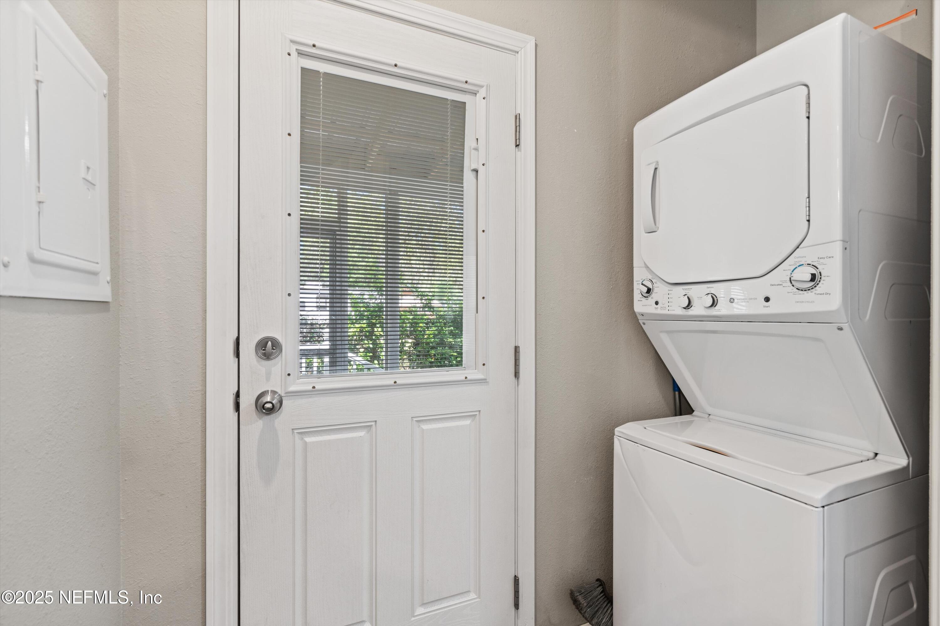 14058 Northeast 252nd Terrace Road Salt Springs, FL 32134 - Photo 15 of 36 Laundry