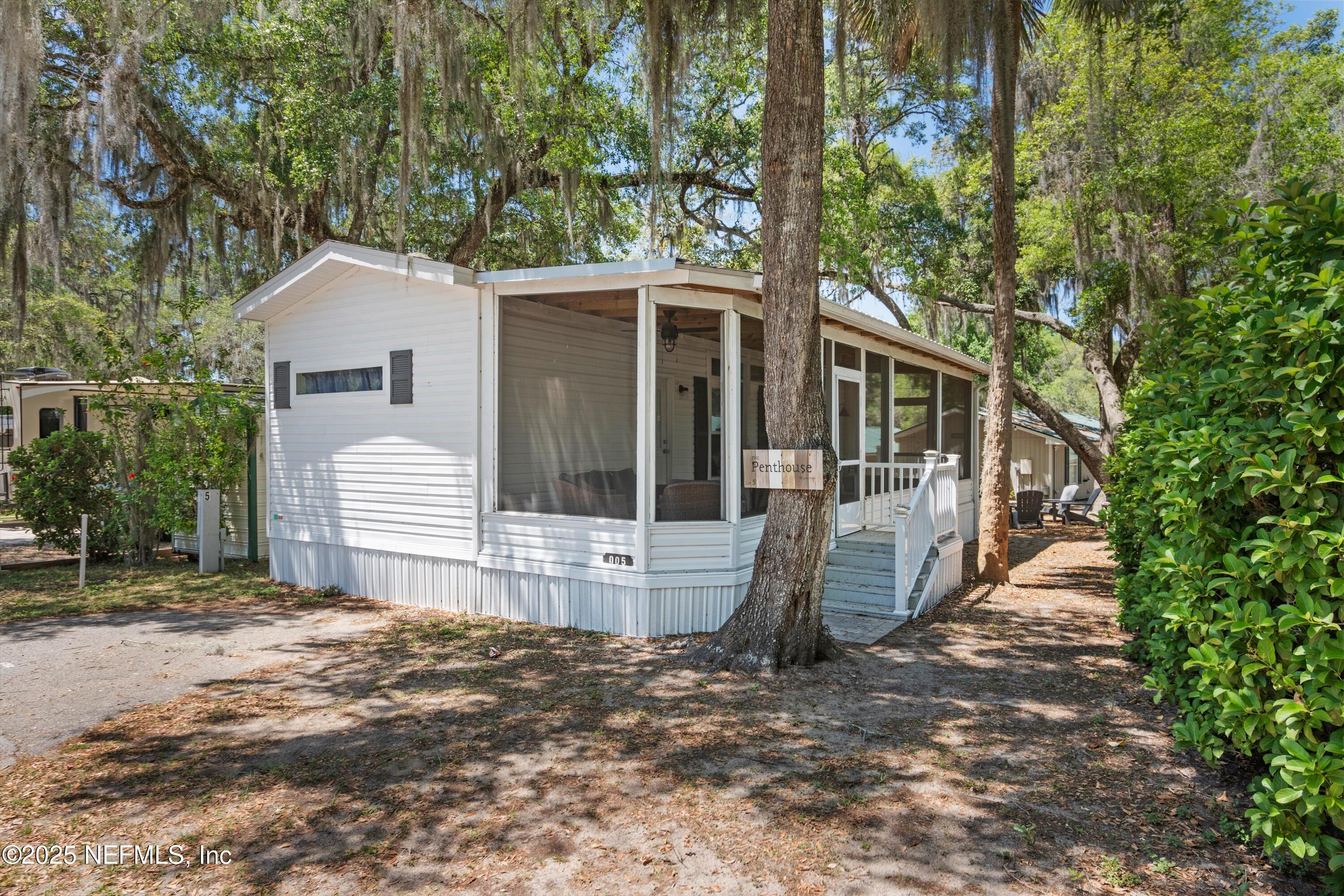 14058 Northeast 252nd Terrace Road Salt Springs, FL 32134 - Photo 5 of 36 Front Exterior