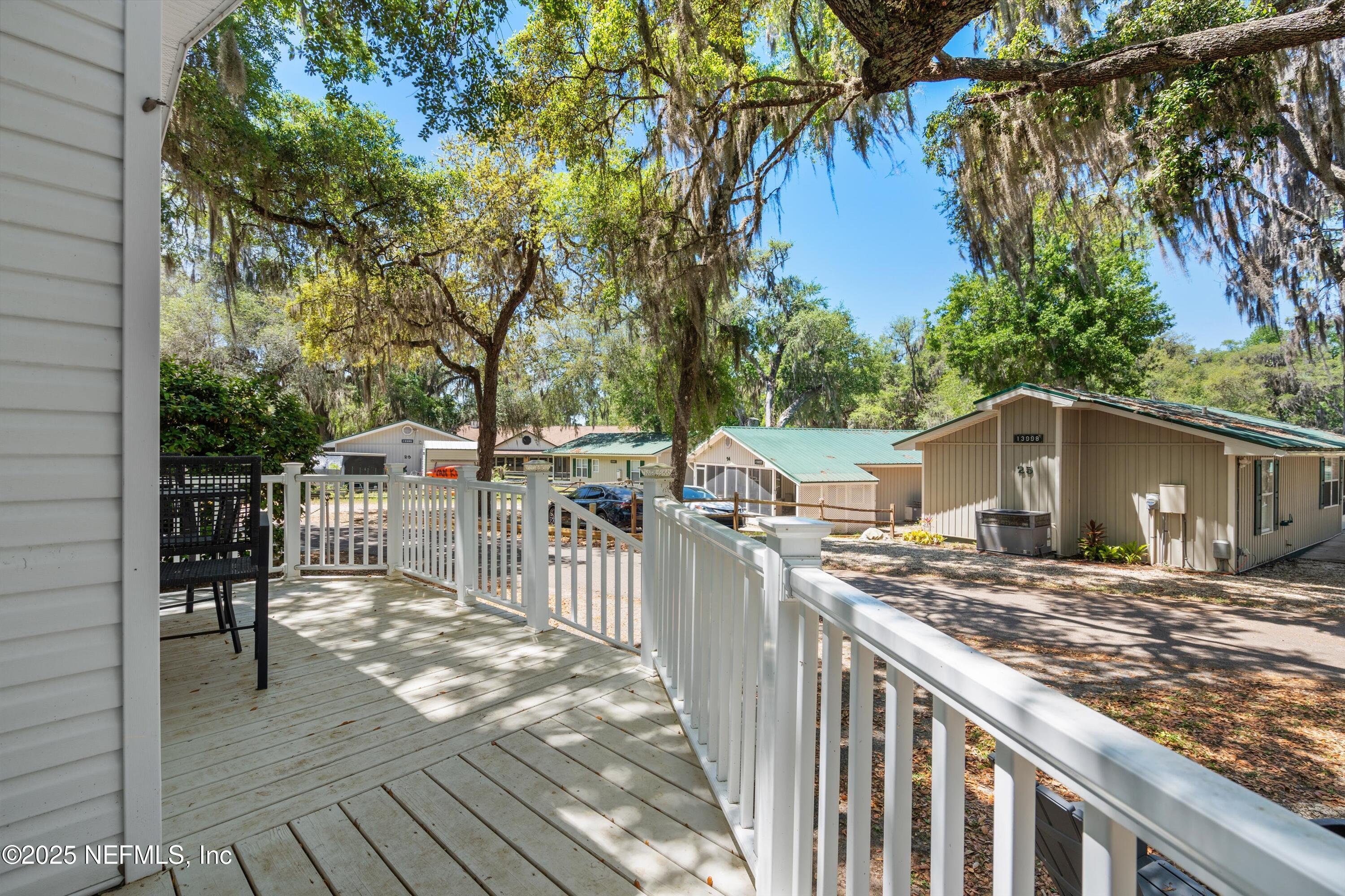 14058 Northeast 252nd Terrace Road Salt Springs, FL 32134 - Photo 6 of 36 Front Porch