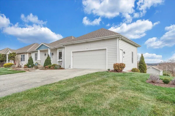 $435,000 | 2302 Lake Retreat Road, Huddleston, VA 24104