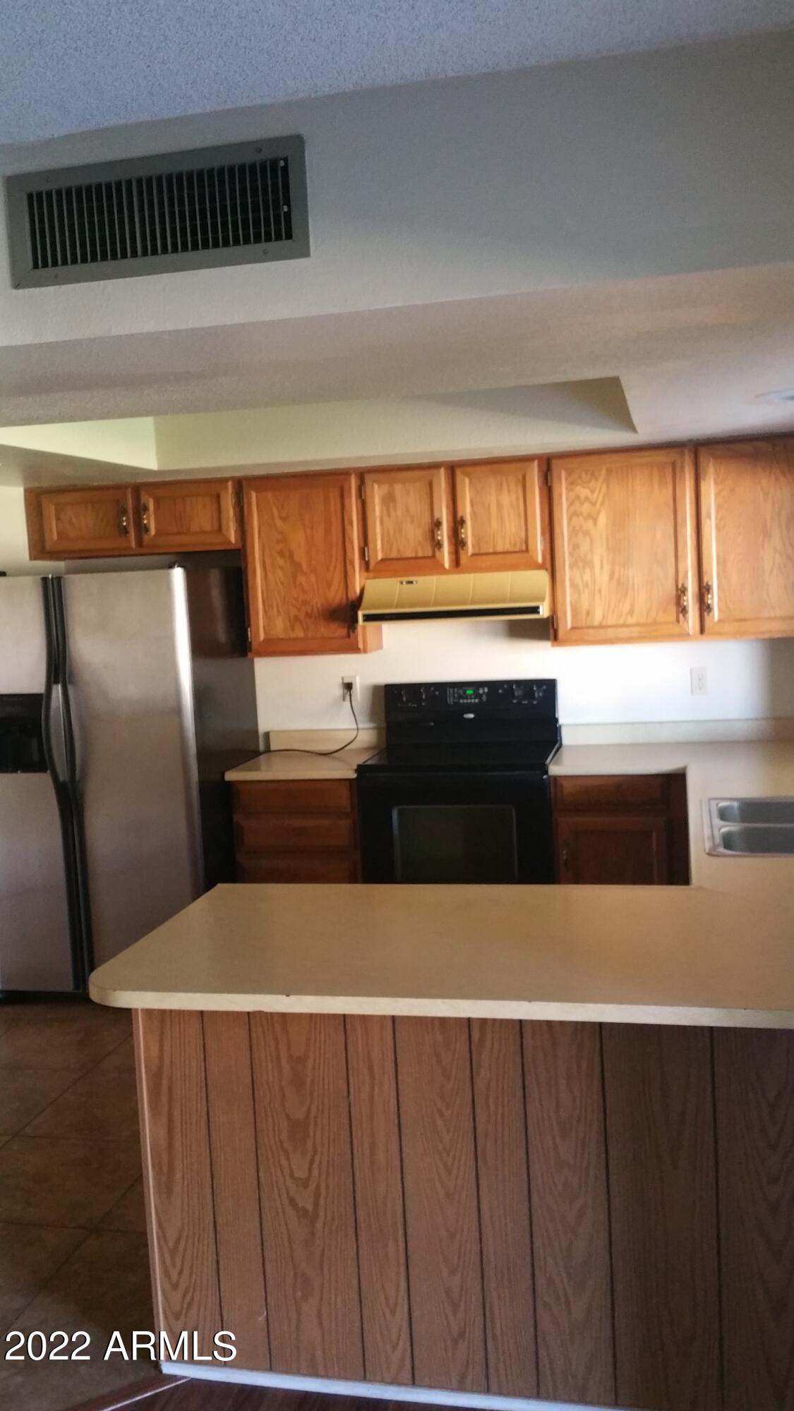 4312 East Pearce Road Phoenix, AZ 85044 - Photo 4 of 9 Kitchen