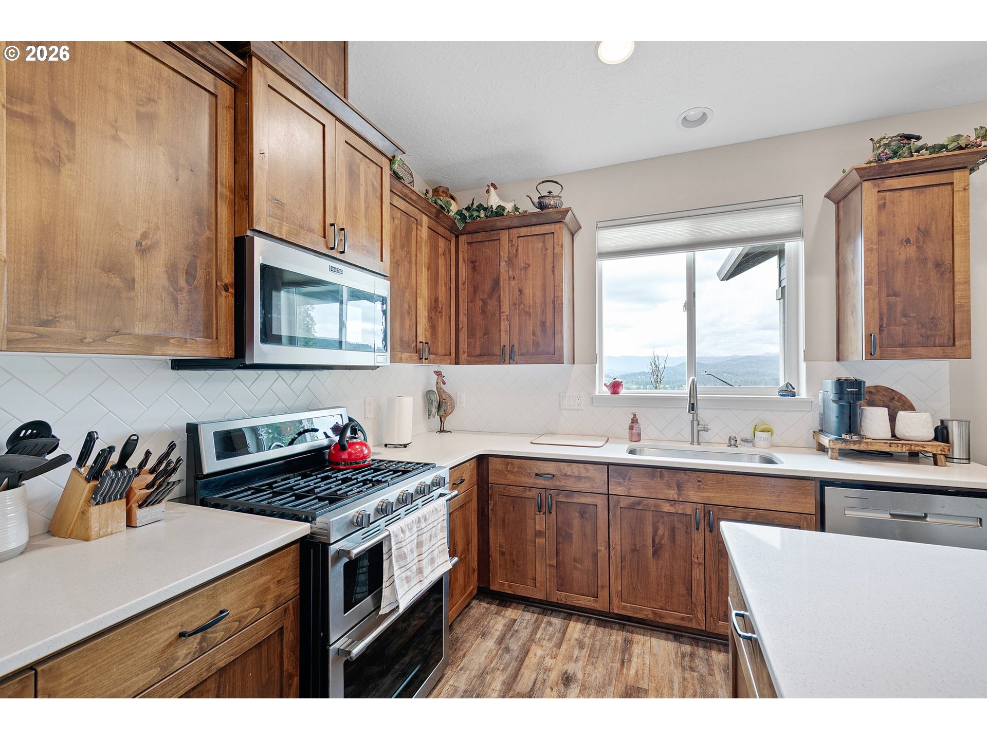 962 South 66th Place Springfield, OR 97478 - Photo 13 of 44 a kitchen with a sink stove and cabinets