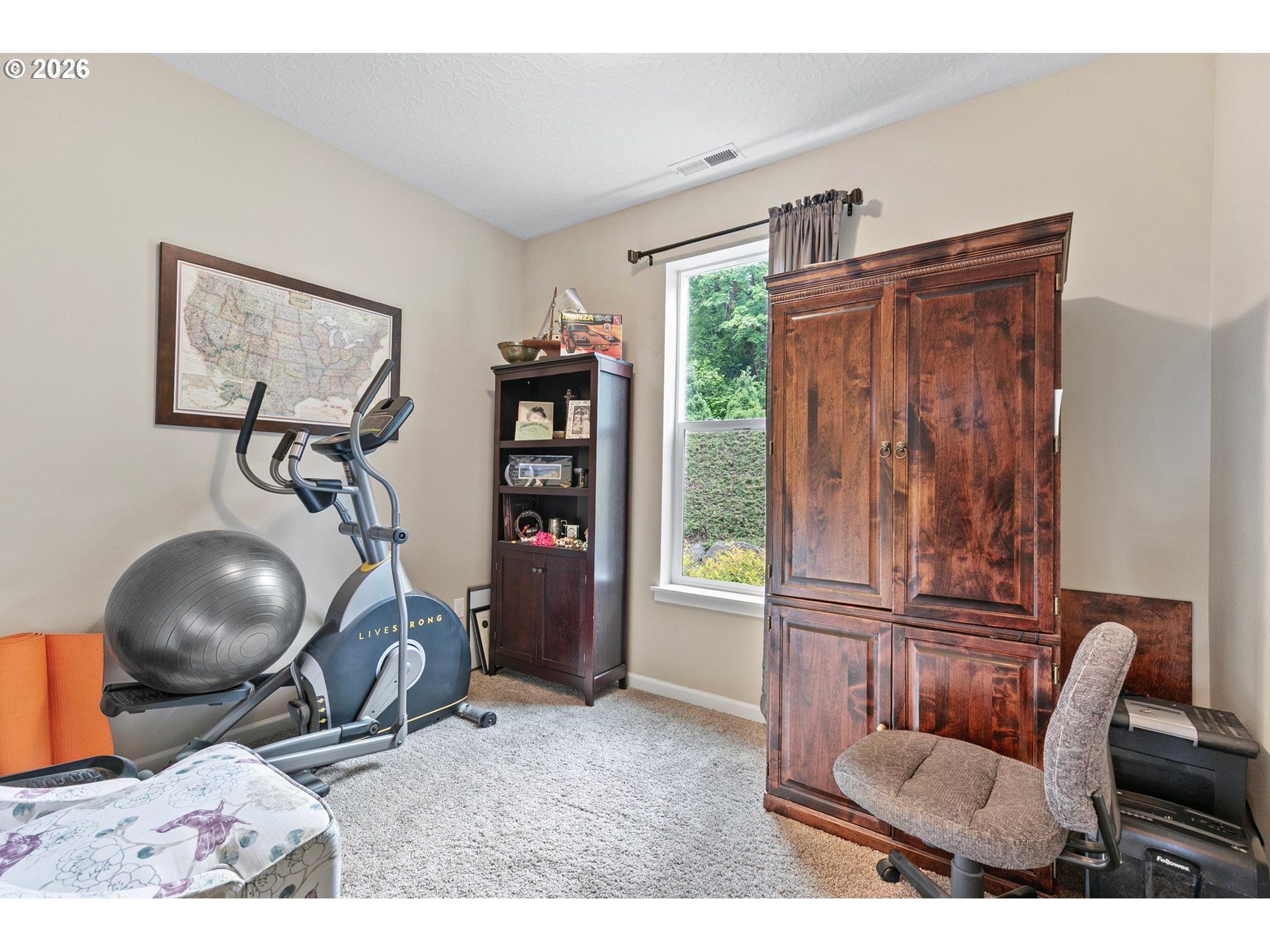 962 South 66th Place Springfield, OR 97478 - Photo 23 of 44 a room with furniture and a window