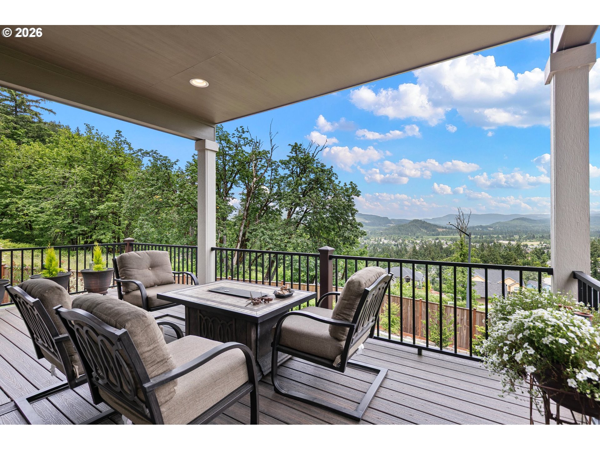 962 South 66th Place Springfield, OR 97478 - Photo 32 of 44 a view of a chairs and table in the balcony