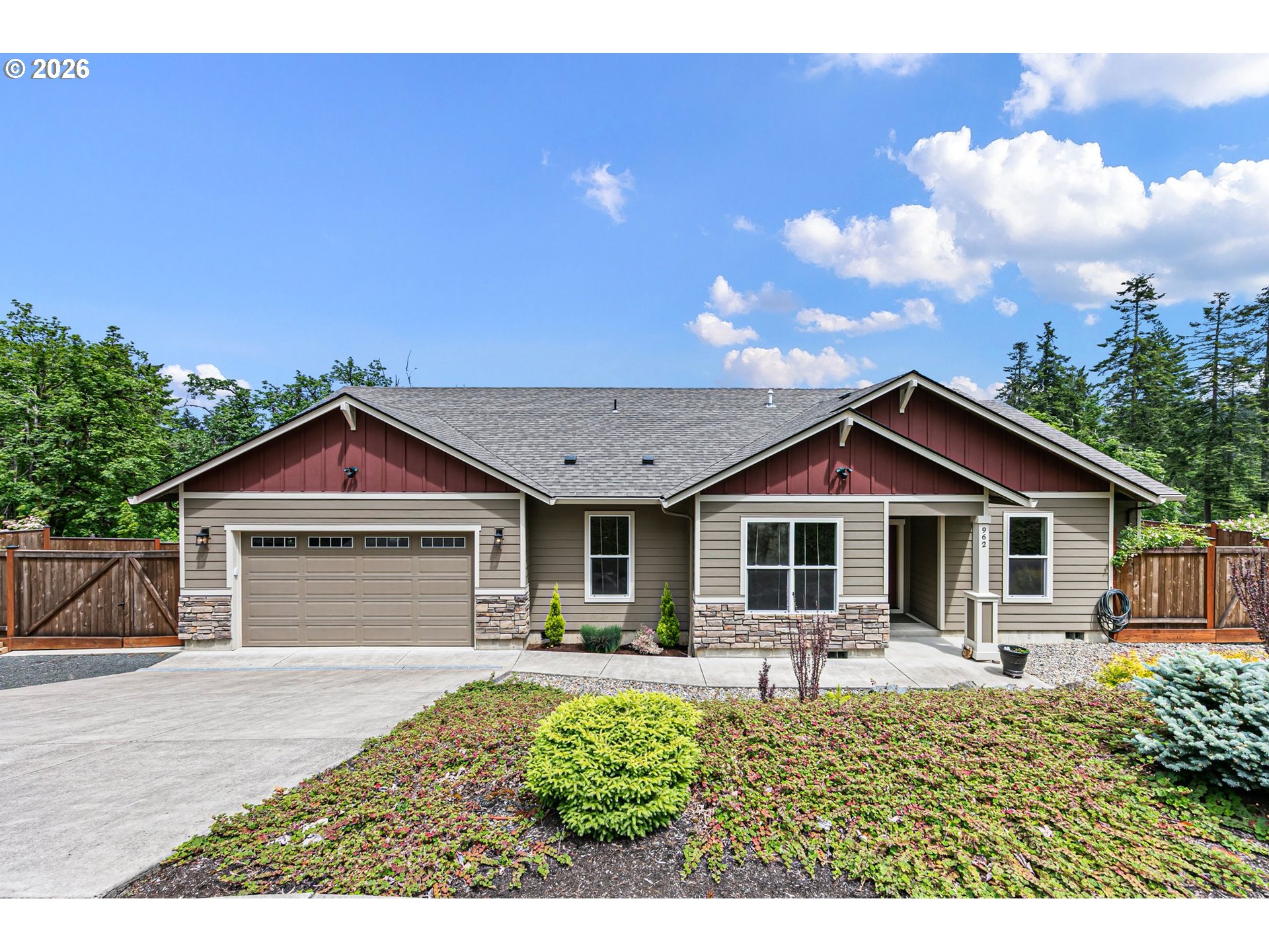 962 South 66th Place Springfield, OR 97478 - Photo 42 of 44 a front view of a house with a yard