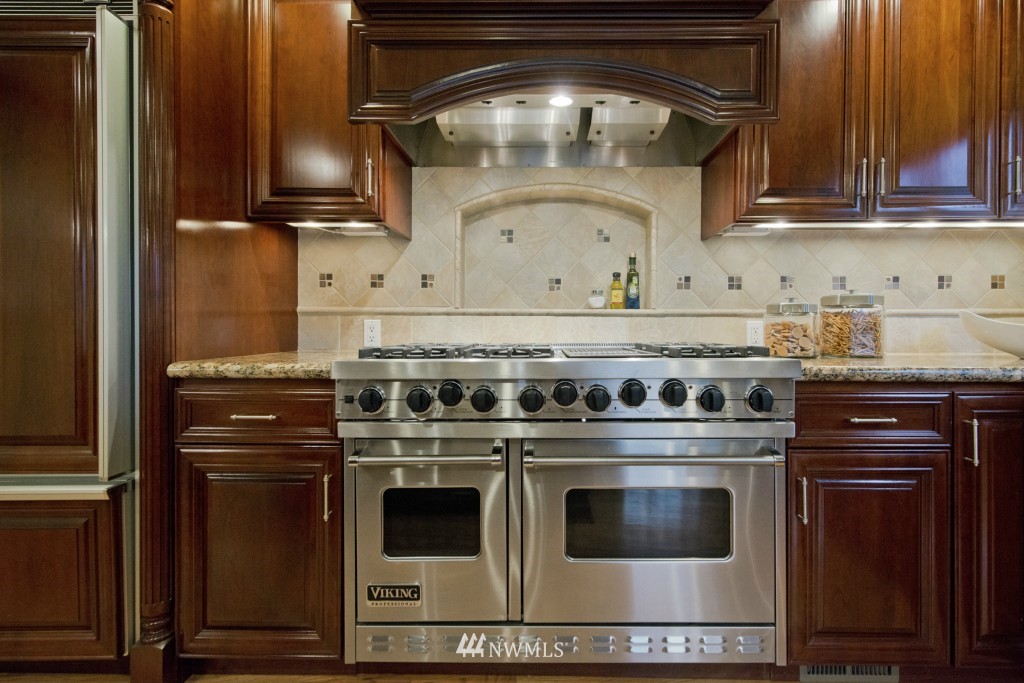 5539 Northeast Windermere Road Seattle, WA 98105 - Photo 14 of 24