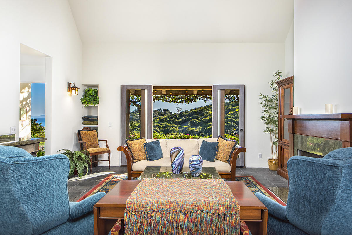 320 Asegra Road Summerland, CA 93067 - Photo 7 of 22 Living Room