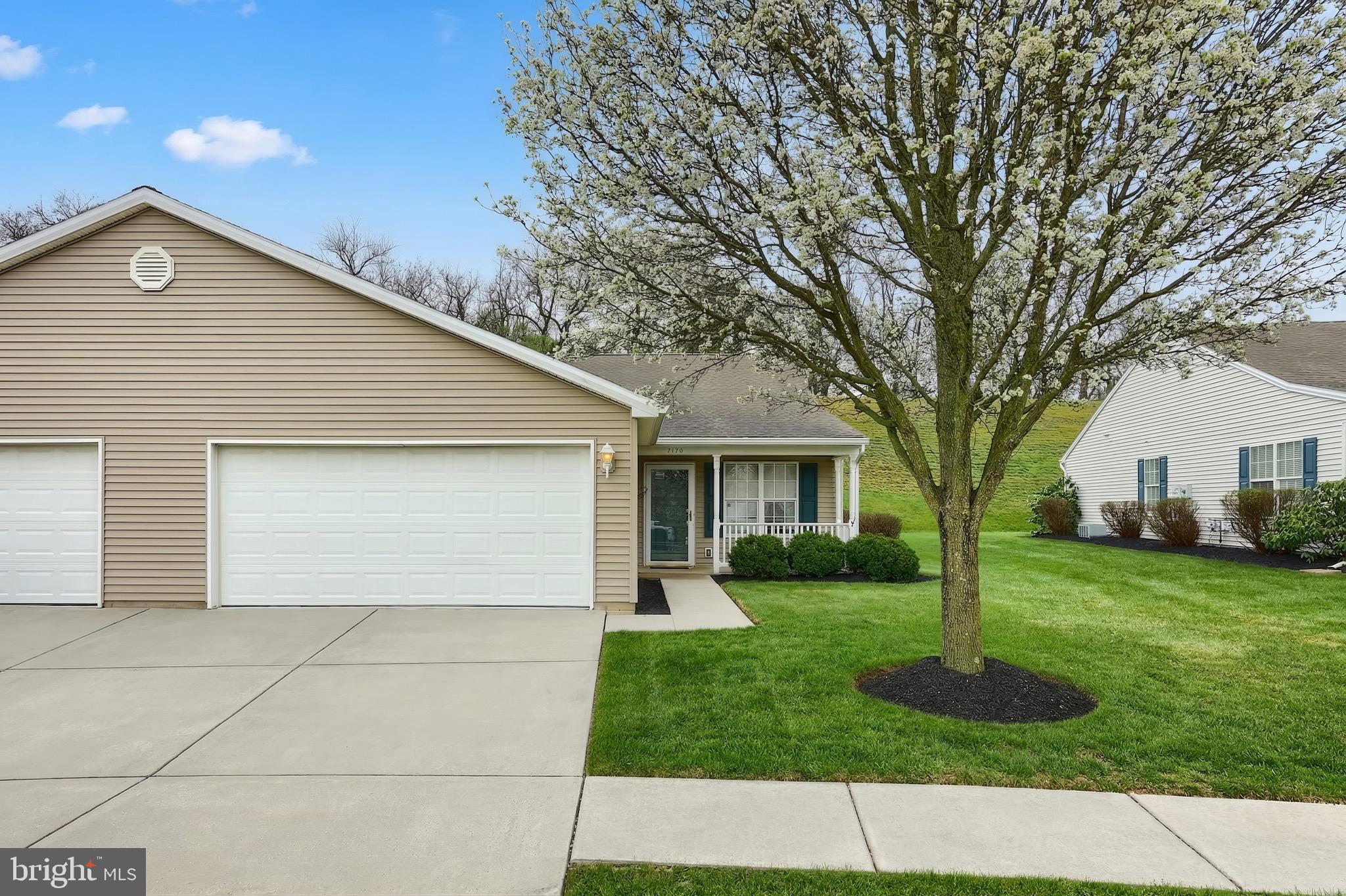 7170 Seneca Ridge Drive York, PA 17403 - Photo 3 of 27