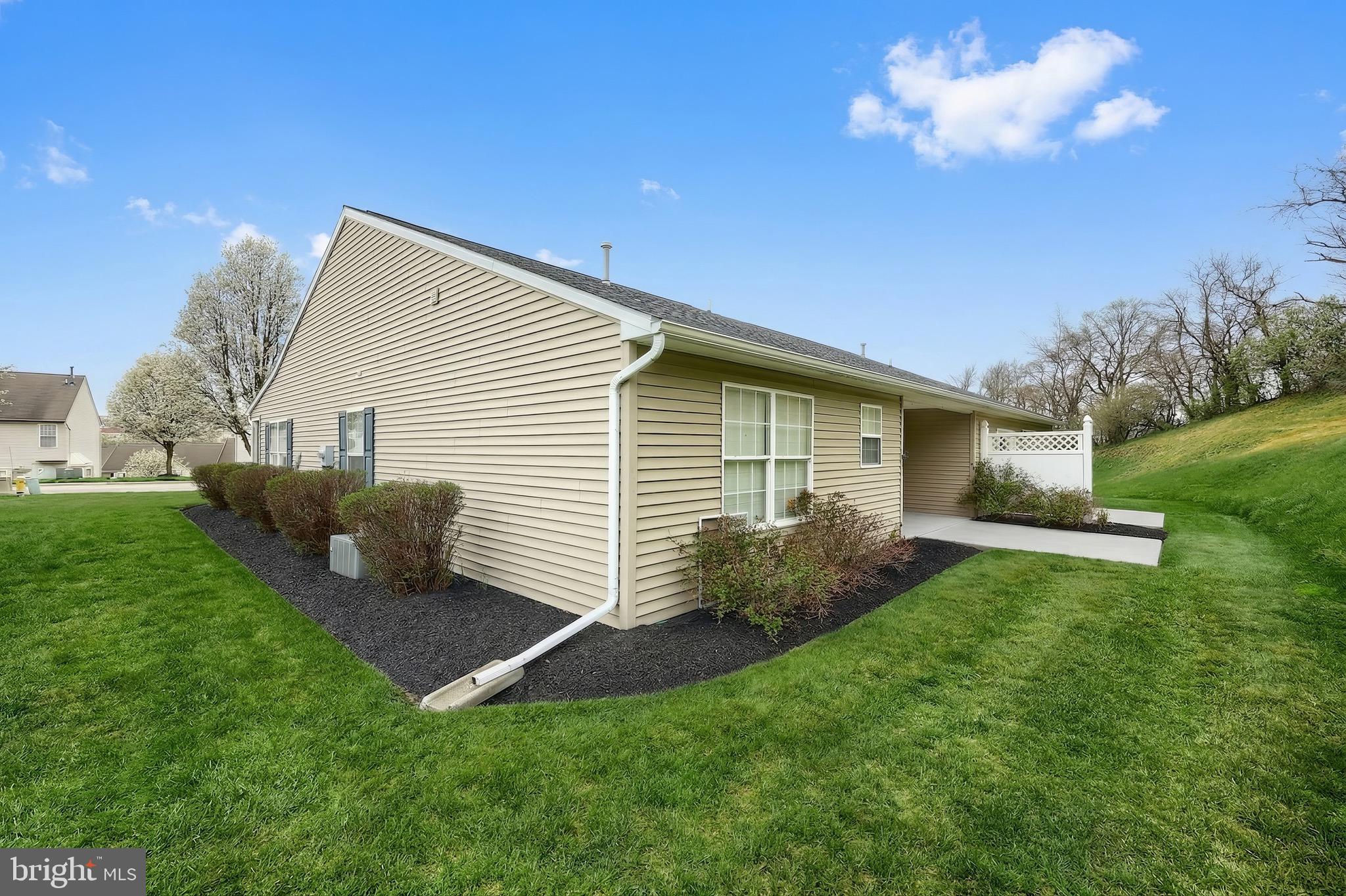 7170 Seneca Ridge Drive York, PA 17403 - Photo 4 of 27