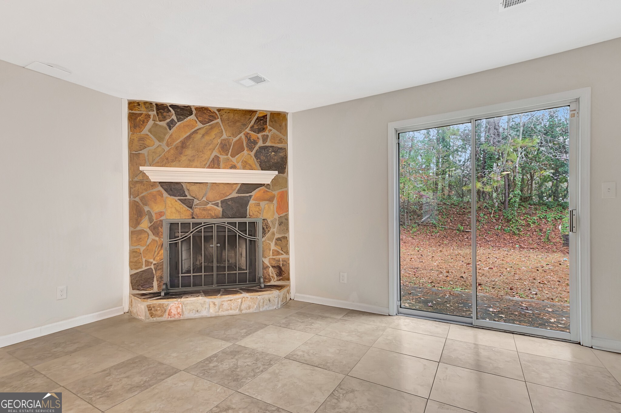 1946 Cornell Way Morrow, GA 30260 - Photo 13 of 31 a view of an empty room with glass door