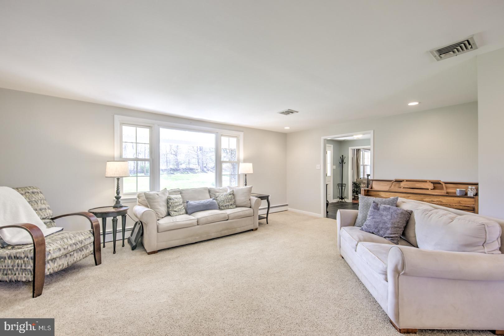 115 Diamond Rock Road Phoenixville, PA 19460 - Photo 6 of 33 Living Room