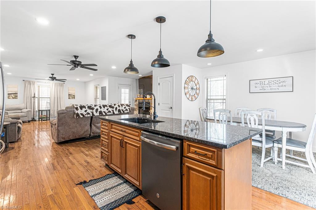 602 Ben Lee Road Thomasville, NC 27360 - Photo 12 of 45 Great entertainment space