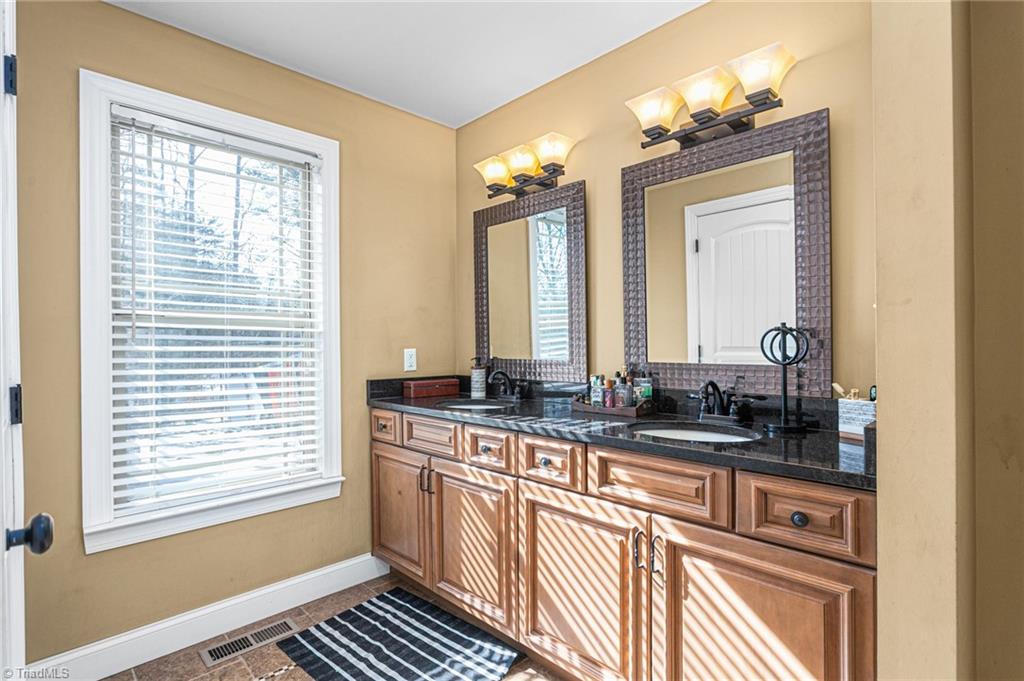 602 Ben Lee Road Thomasville, NC 27360 - Photo 18 of 45 Dual vanity