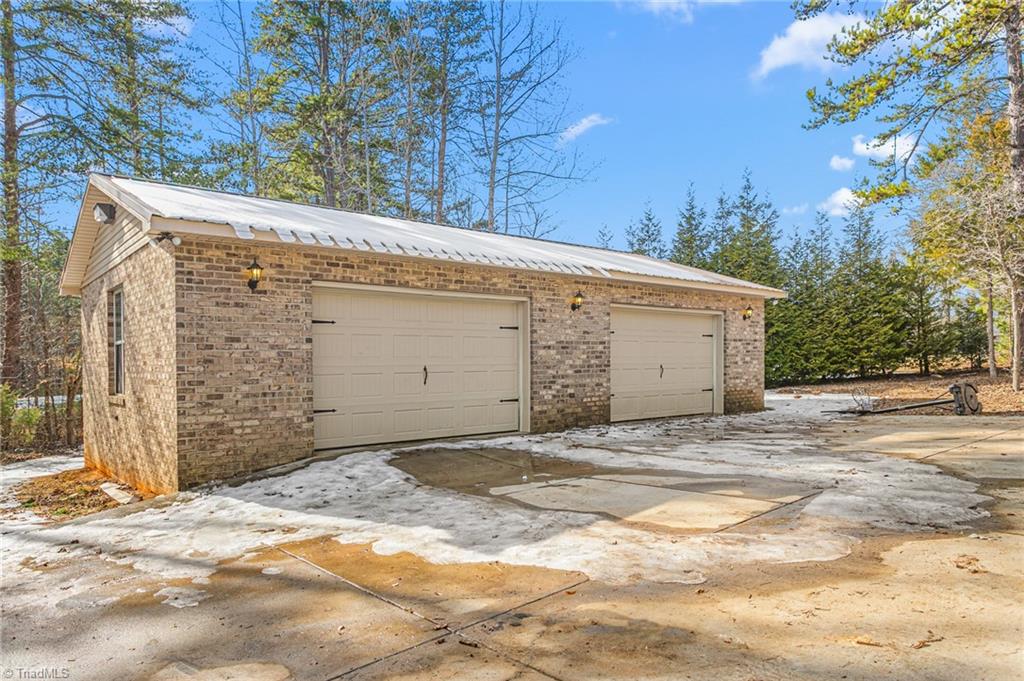 602 Ben Lee Road Thomasville, NC 27360 - Photo 32 of 45 Large oversized 2 car garage
