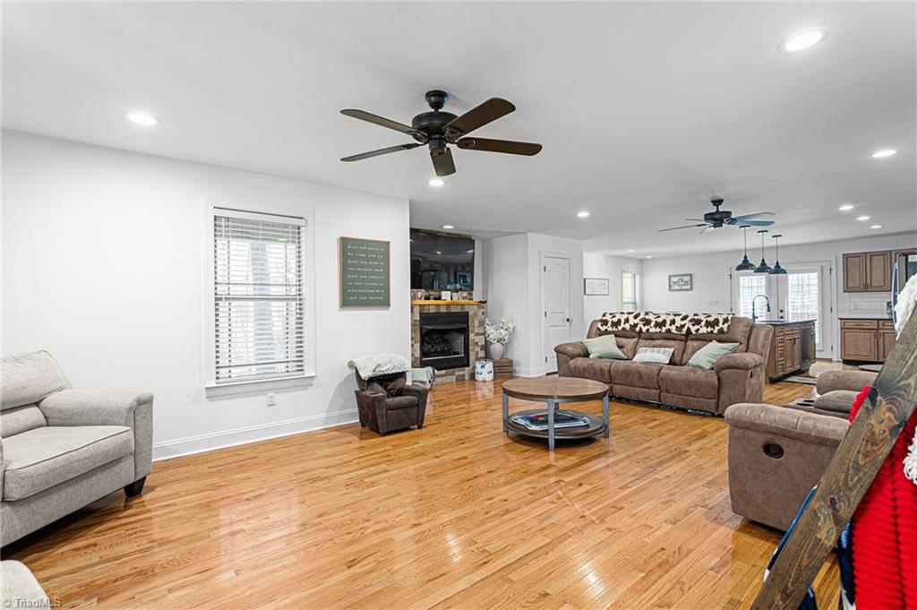 602 Ben Lee Road Thomasville, NC 27360 - Photo 4 of 45 Spacious living space
