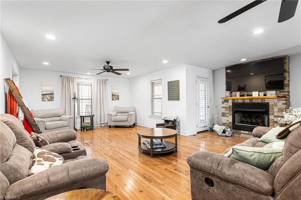 602 Ben Lee Road Thomasville, NC 27360 - Photo 5 of 45 Gas log fireplace