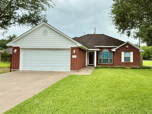 $229,900 | 1140 Thomas Drive, Angleton, TX 77515