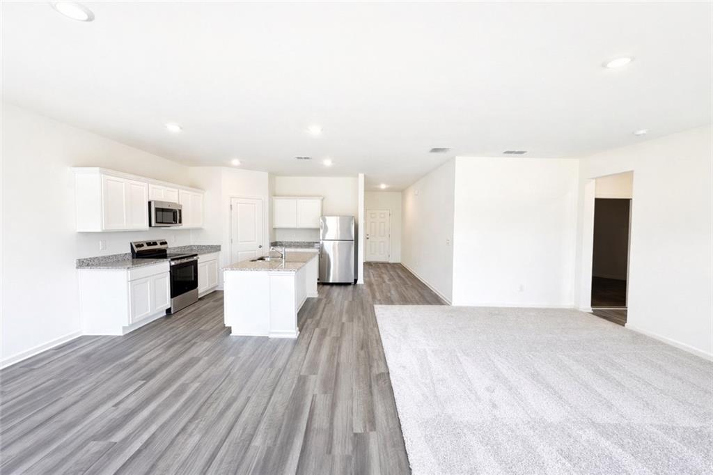 44 Rowlett Place Winder, GA 30680 - Photo 6 of 47