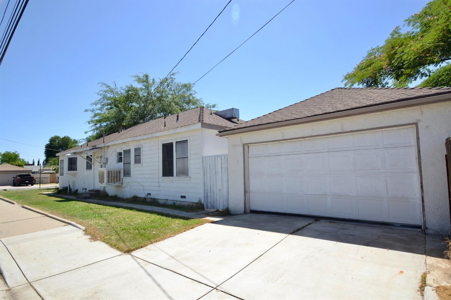 118 West Myrtle Avenue Reedley, CA 93654 - Photo 2 of 26 Gallery Image 2