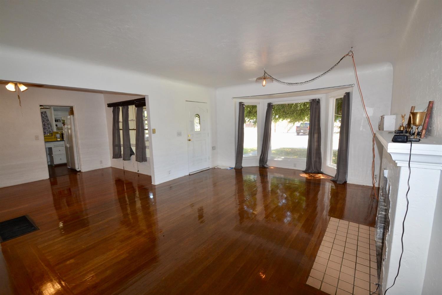118 West Myrtle Avenue Reedley, CA 93654 - Photo 4 of 26 Gallery Image 4