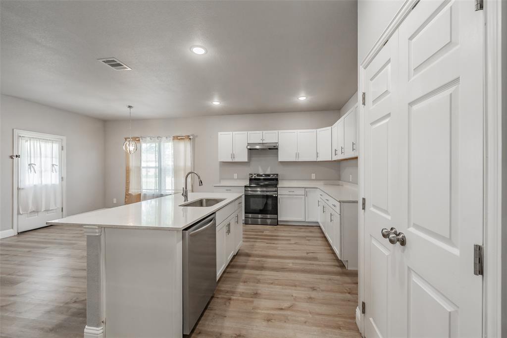 402 Robbins Street Cleburne, TX 76031 - Photo 20 of 40