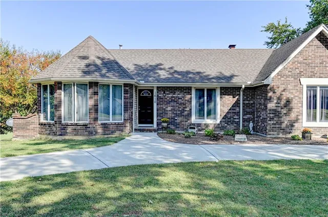 $437,500 | 1610-1608 West Concord Drive, Plattsburg, MO 64477