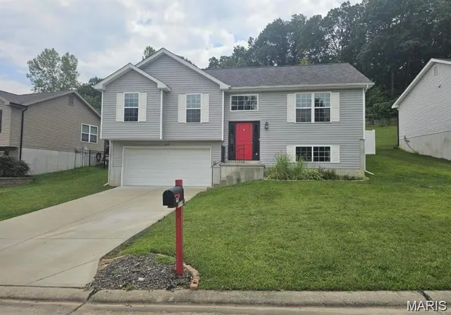 $1,945 | 528 Conestoga Drive, House Springs, MO 63051