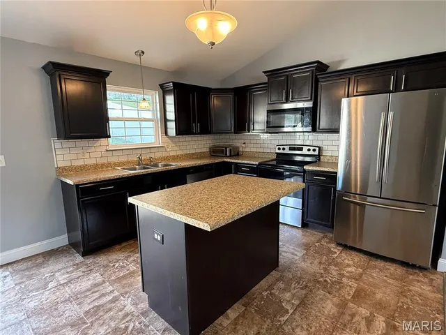 $1,945 | 528 Conestoga Drive, House Springs, MO 63051