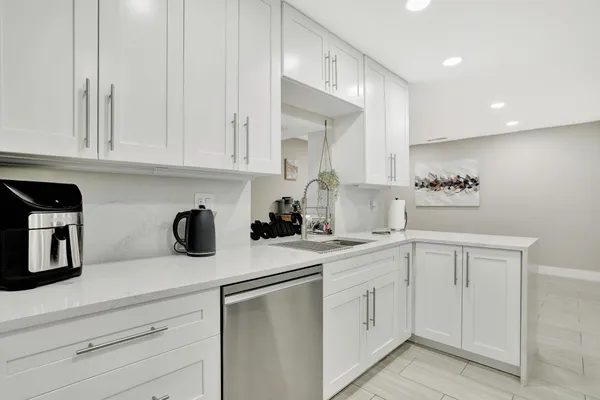 $9,000 | 1035 Northwest 5th Avenue, Boca Raton, FL 33432
