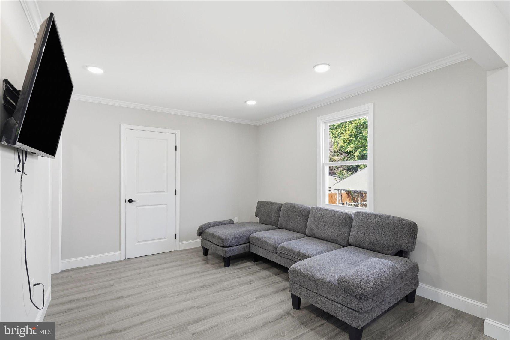 825 Martin Road Essex, MD 21221 - Photo 2 of 37