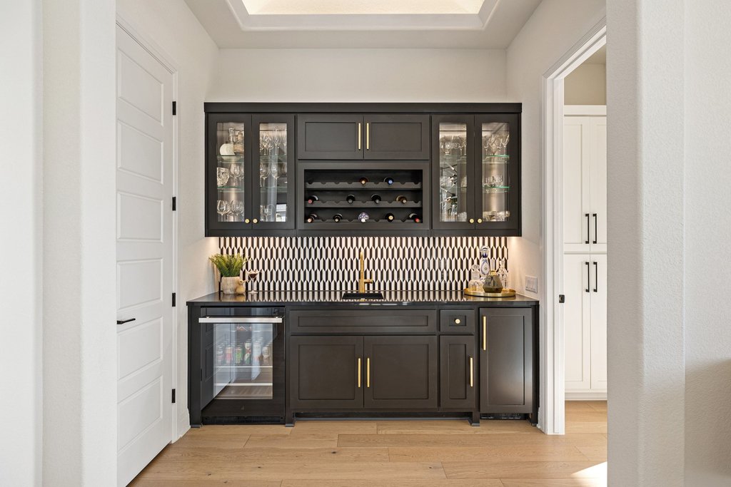 6900 Davenport Divide Road Austin, TX 78738 - Photo 15 of 40 Wet Bar/Entertaining Area with wine storage, beverage refrigerator, icemaker & sink