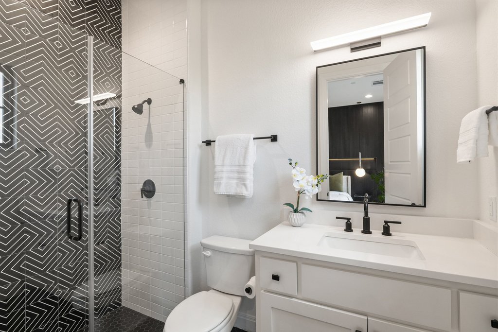 6900 Davenport Divide Road Austin, TX 78738 - Photo 23 of 40 In-law bath