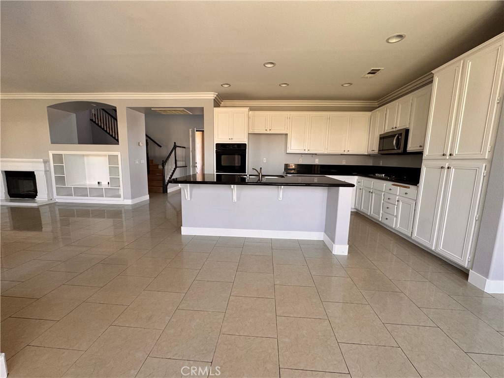 13551 Jasper Loop Eastvale, CA 92880 - Photo 9 of 47