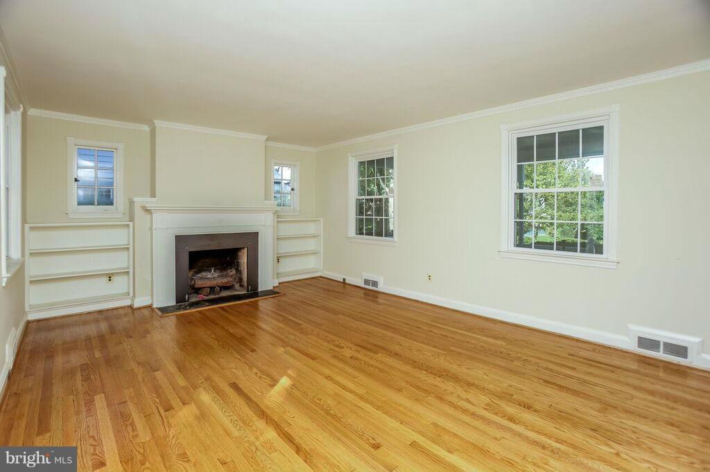 9 Tamworth Road Baltimore, MD 21210 - Photo 11 of 29 Living Room
